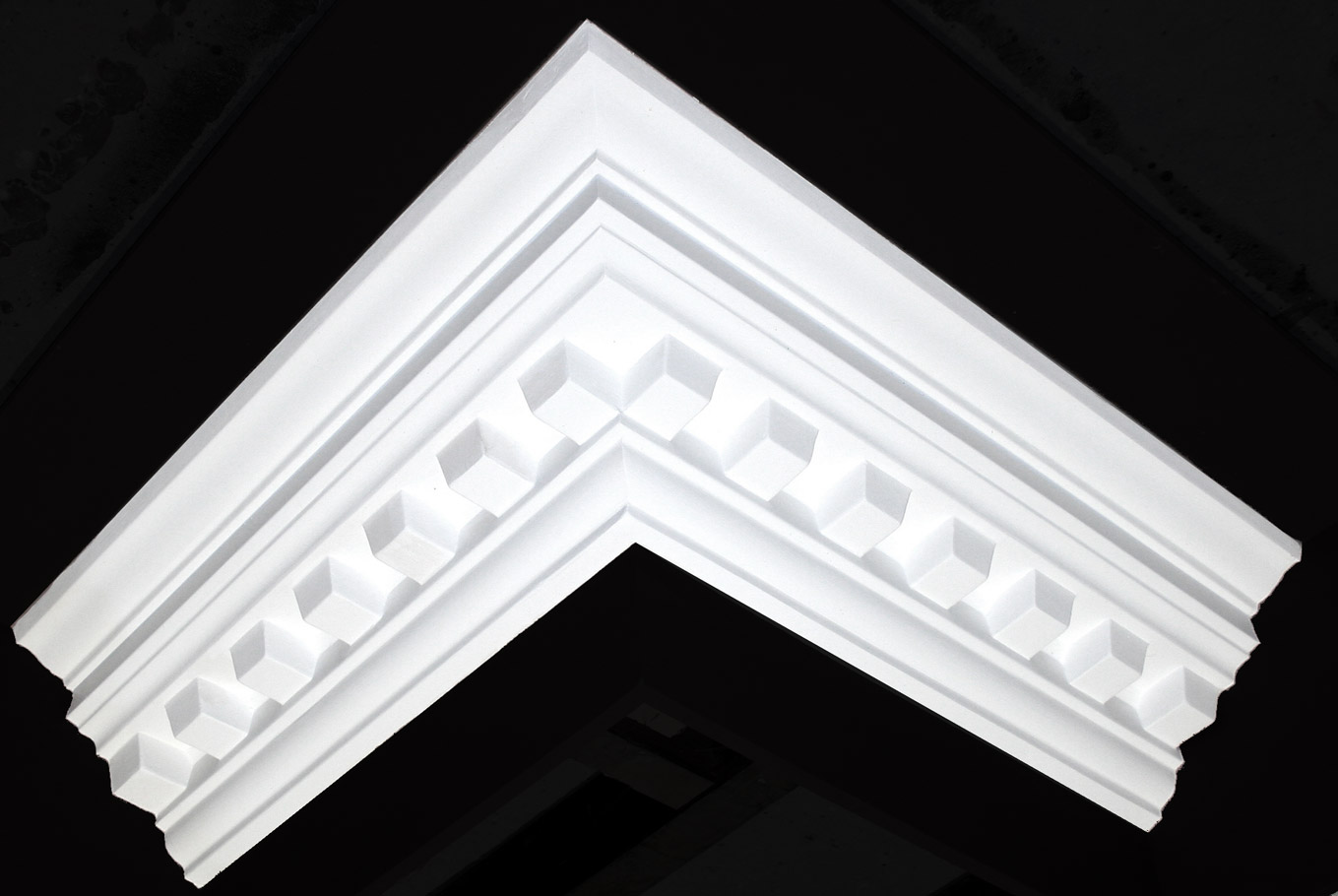 Reference: 176 - Style: Decorative<br />Girth Ceiling (mm): 192<br />Girth Wall (mm): 152