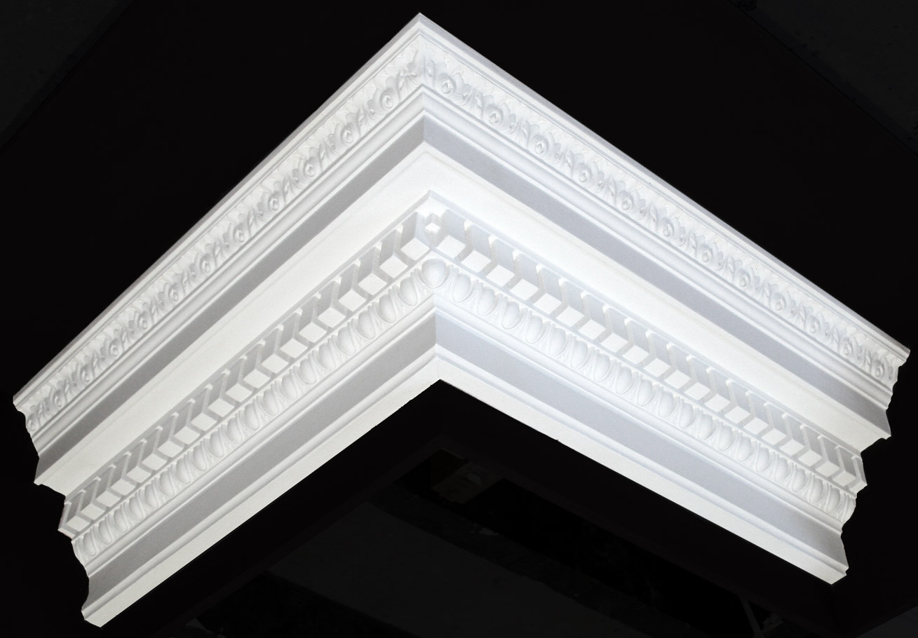 Reference: 122 - Style: Decorative<br />Girth Ceiling (mm): 142<br />Girth Wall (mm): 205