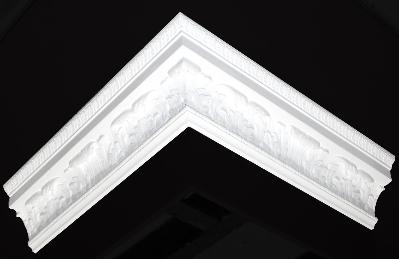 Reference: 130 - Style: Decorative<br />Girth Ceiling (mm): 102<br />Girth Wall (mm): 134