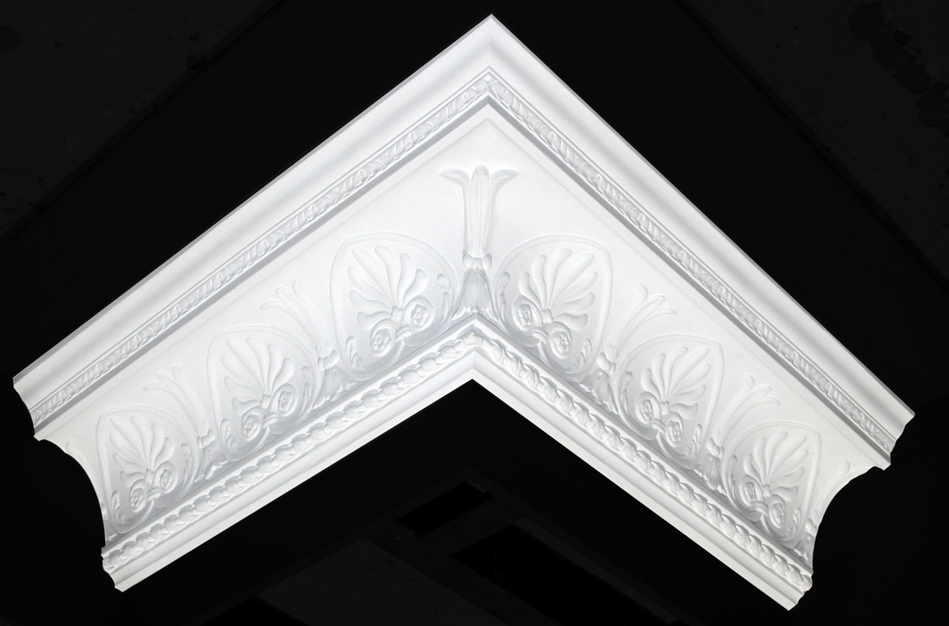 Reference: 149 - Style: Decorative<br />Girth Ceiling (mm): 182<br />Girth Wall (mm): 180